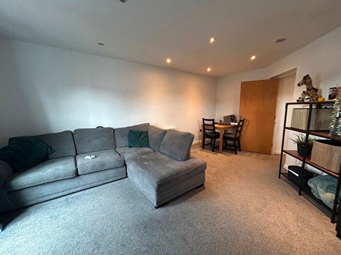 2 Bedroom Apartment To Rent In Spinner Croft, Chesterfield, S40