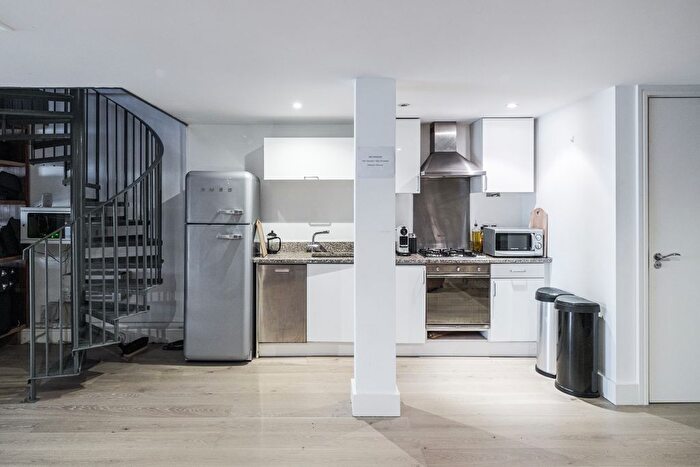 1 Bedroom Flat For Sale In Gowers Walk, London, E1