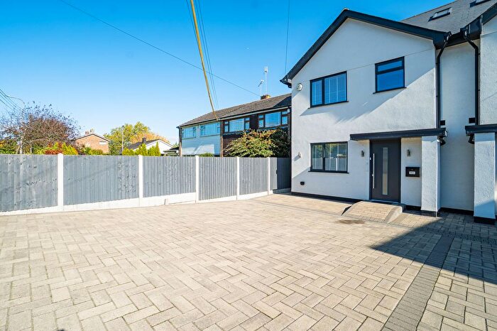 5 Bedroom Semi-Detached House For Sale In Ashingdon Road, Rochford, SS4