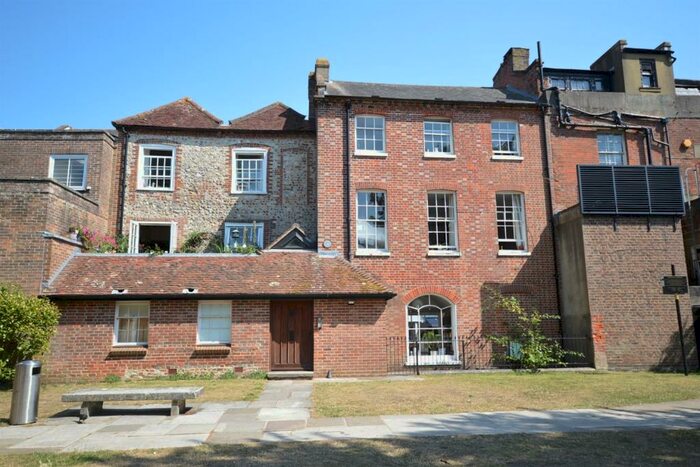 2 Bedroom Flat To Rent In Cathedral Green, South Street, Chichester, PO19