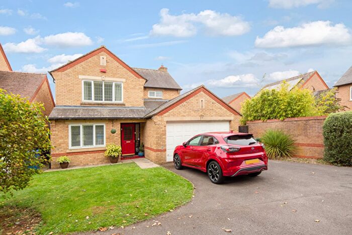 3 Bedroom Detached House For Sale In Lily Close, Bicester, OX26