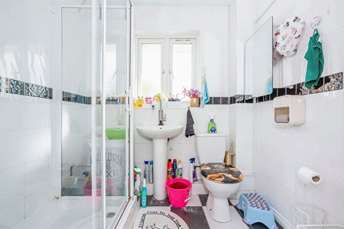 1 Bedroom End Of Terrace House For Sale In Banner Close, Purfleet, RM19