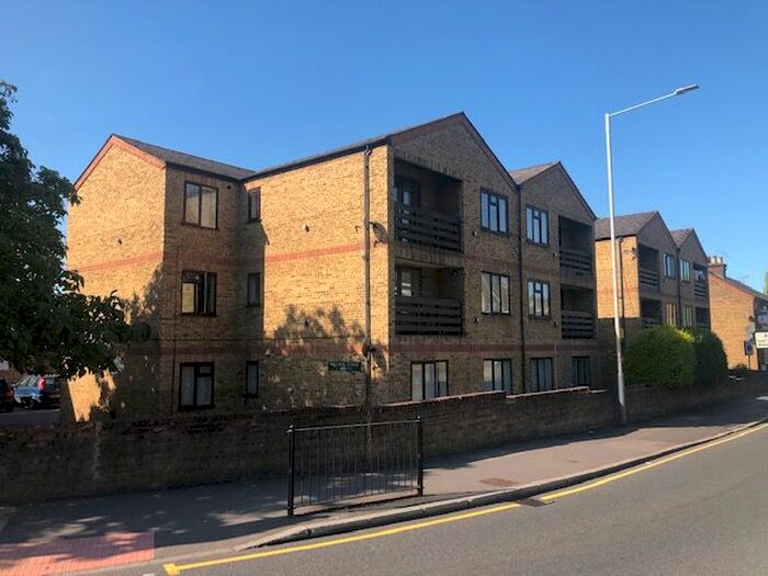 1 Bedroom Flat To Rent In William Court, Uxbridge, UB8