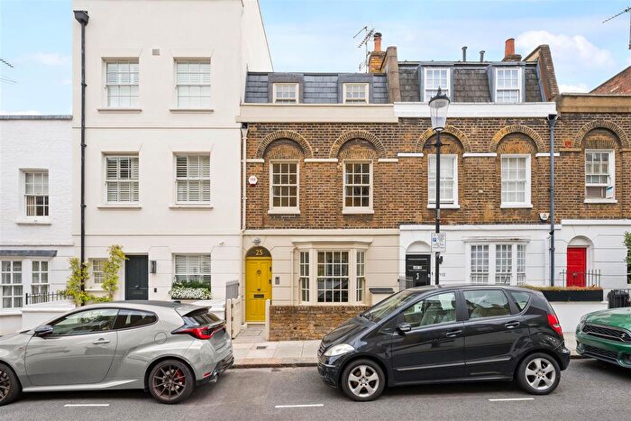 3 Bedroom Property To Rent In Peel Street, London, W8