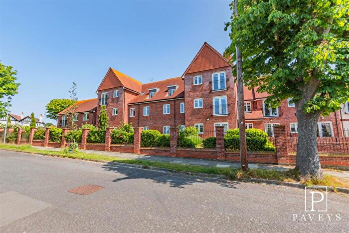 2 Bedroom Flat For Sale In Hadleigh Road, Frinton-On-Sea, CO13