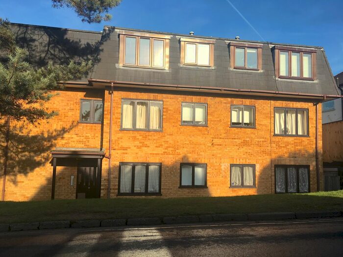 1 Bedroom Flat To Rent In Hillingdon Avenue, Sevenoaks, Kent, TN13