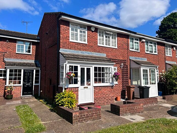 3 Bedroom Terraced House To Rent In Park Close, Hackney, E9