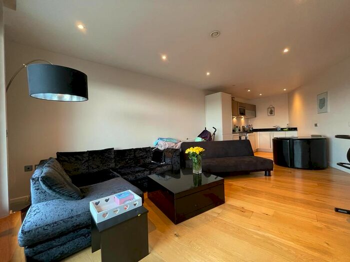 2 Bedroom Flat To Rent In Wharf Approach, Leeds, LS1