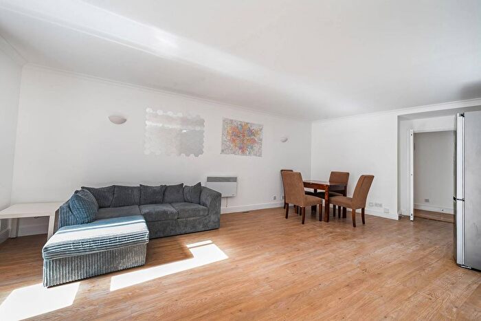 3 Bedroom Flat To Rent In Coke Street, Aldgate, London, E1