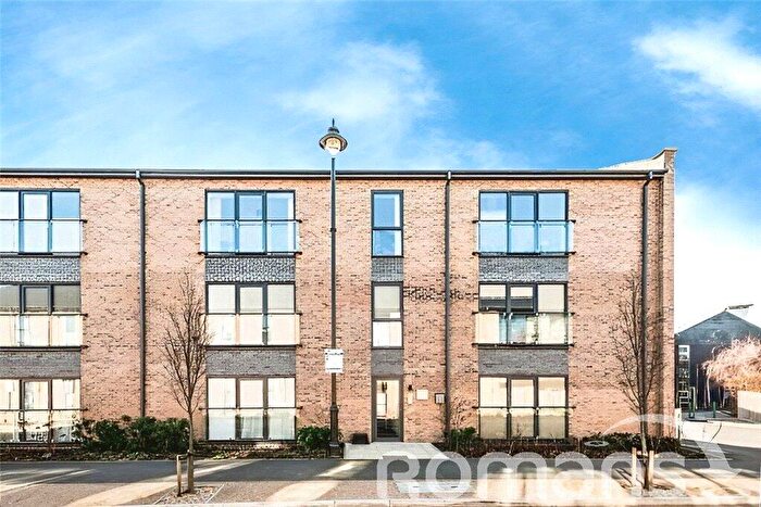 2 Bedroom Apartment For Sale In Fire Fly Avenue, Swindon, Wiltshire, SN2