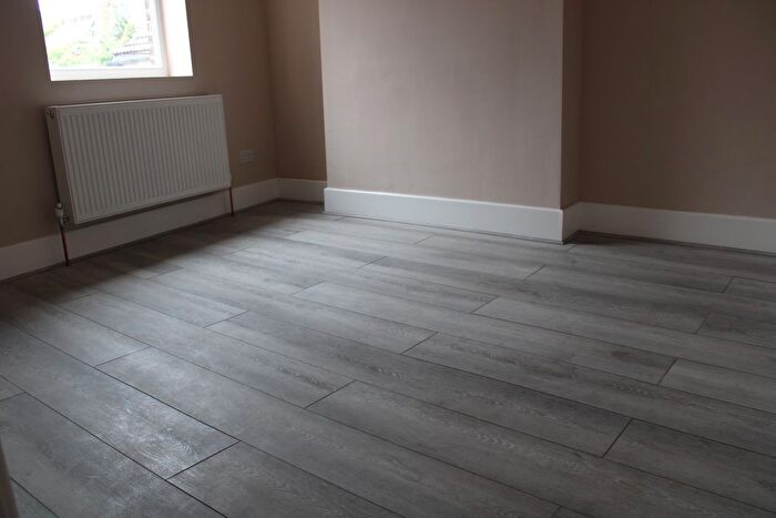 3 Bedroom Maisonette To Rent In Willesden Green, London, NW10