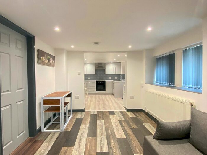 2 Bedroom Flat To Rent In James Street, Blackburn, BB1