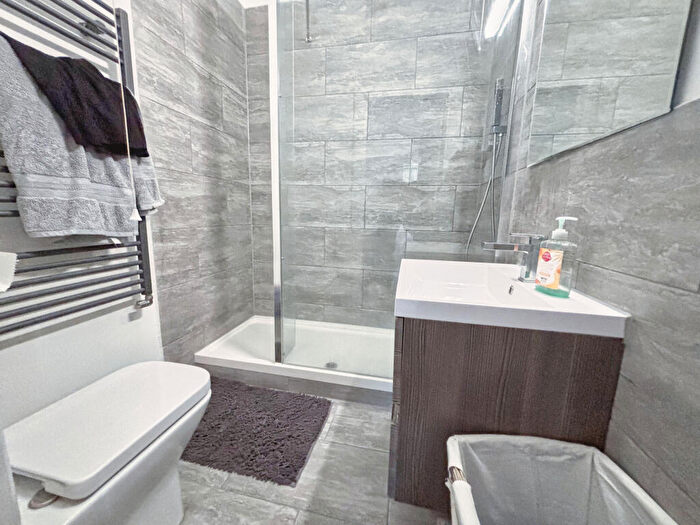 Apartment To Rent In Station Road, Redhill, RH1