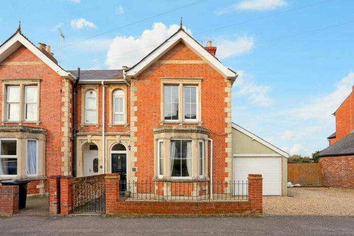 3 Bedroom Semi-Detached House To Rent In Priory Road Newbury, RG14