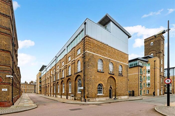 2 Bedroom Flat To Rent In Hopton Road, Royal Arsenal, SE18