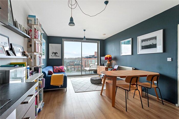 2 Bedroom Apartment For Sale In Coster Avenue, London, N4
