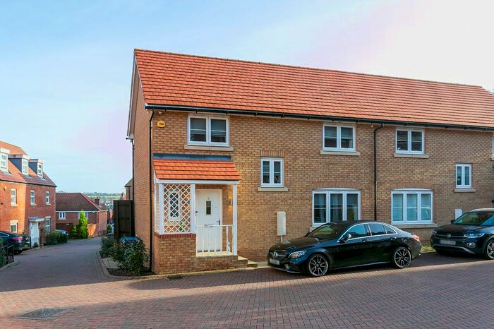 2 Bedroom End Of Terrace House To Rent In Harrier Close, Hemel Hempstead, Hertfordshire, HP3