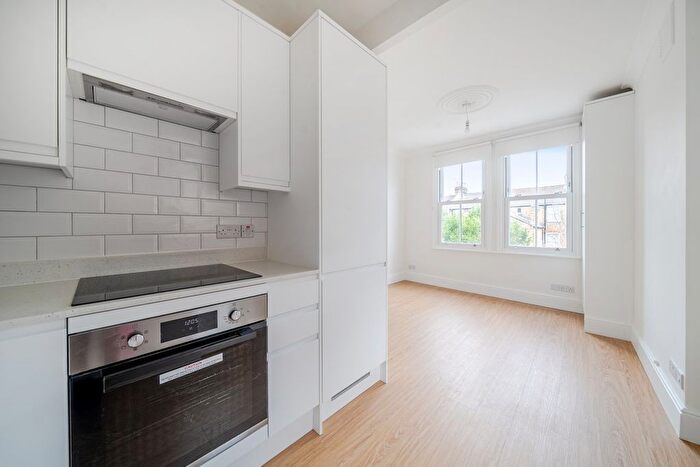 Studio To Rent In Osward Road, London, SW17