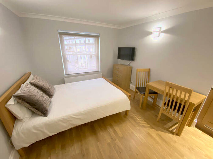 Flat To Rent In Cleveland Gardens, Bayswater, London W2