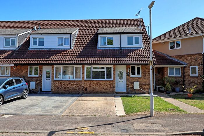 3 Bedroom End Of Terrace House For Sale In Riffams Drive, Basildon, Essex, SS13