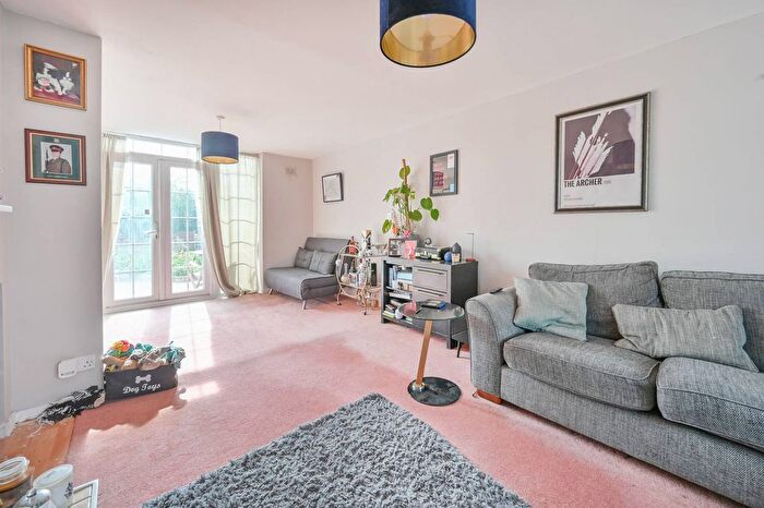 3 Bedroom Terraced House For Sale In Poynders Hill, Hemel Hempstead, HP2