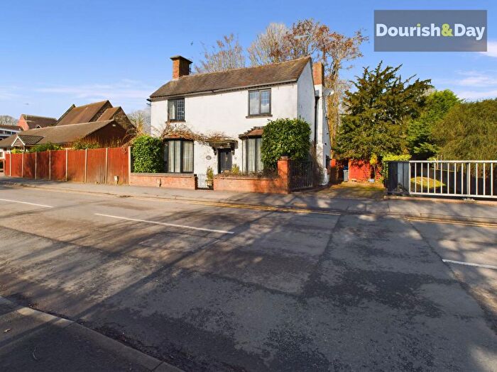 4 Bedroom Detached House For Sale In New Road, Penkridge, ST19