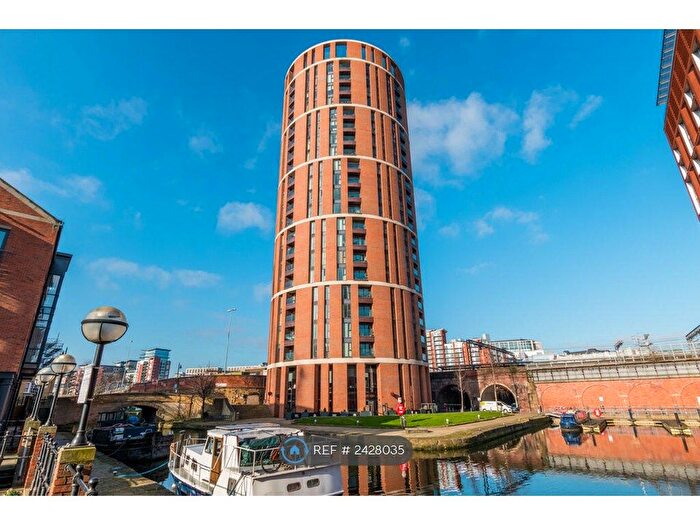 2 Bedroom Flat To Rent In Candle House, Leeds, LS1