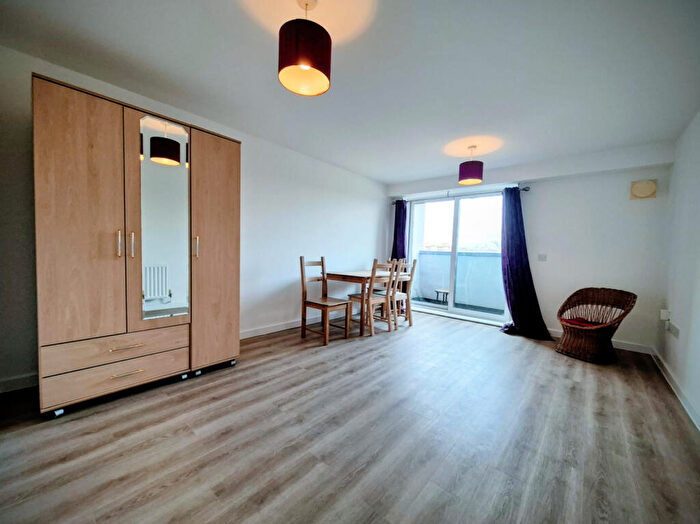1 Bedroom Flat To Rent In Turners Court, N15