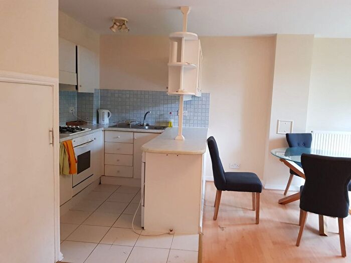 2 Bedroom Flat To Rent In China Court, London, E1W