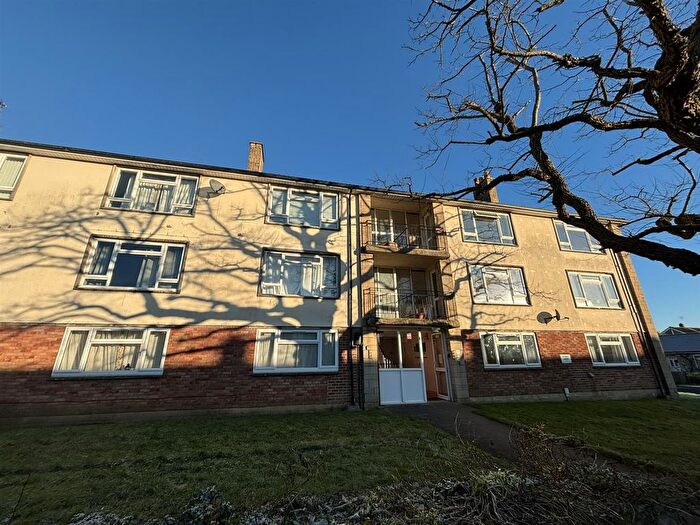 2 Bedroom Flat For Sale In Dickens Avenue, Corsham, SN13
