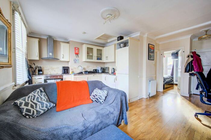 1 Bedroom Flat To Rent In Fulham Road, Fulham Broadway, London, SW6