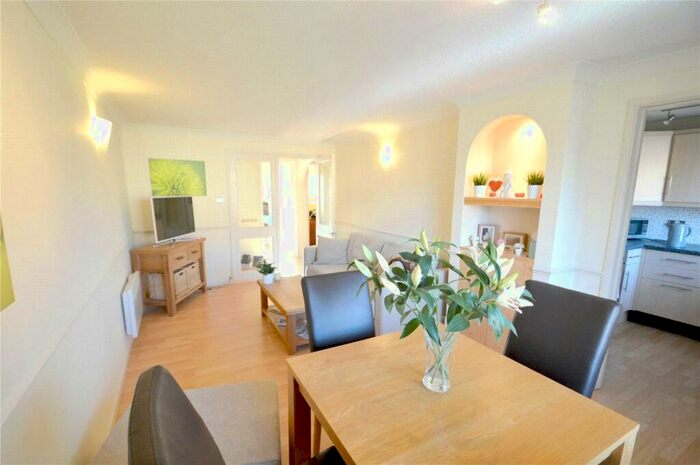 2 Bedroom Apartment To Rent In Davies Close, Croydon, CR0