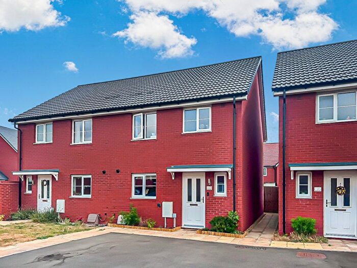 3 Bedroom Semi Detached House For Sale In Barnham Close, Gloucester, GL2