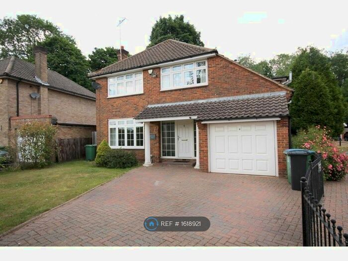 4 Bedroom Detached House To Rent In Denewood Close, Watford, WD17