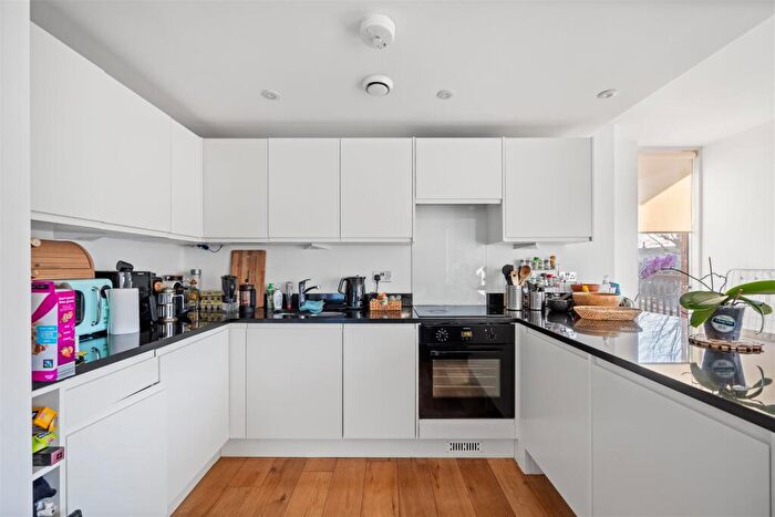 2 Bedroom Apartment To Rent In Walm Lane, Willesden Green, NW2