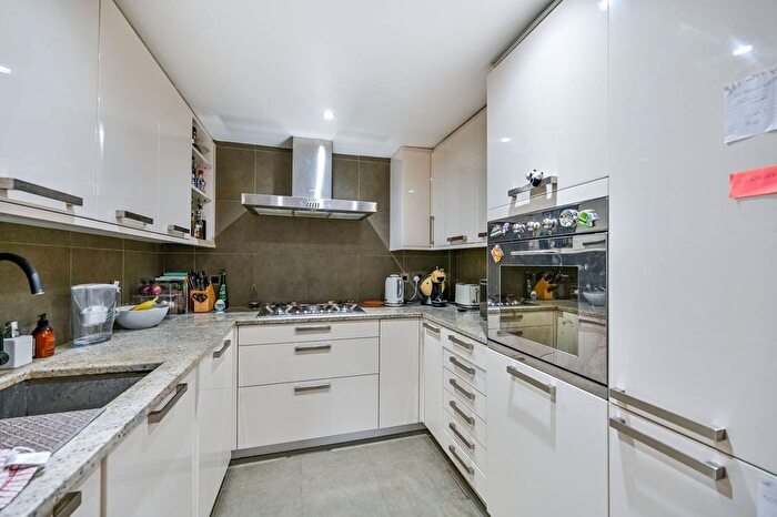 1 Bedroom Flat To Rent In London Road, Isleworth, London, TW7