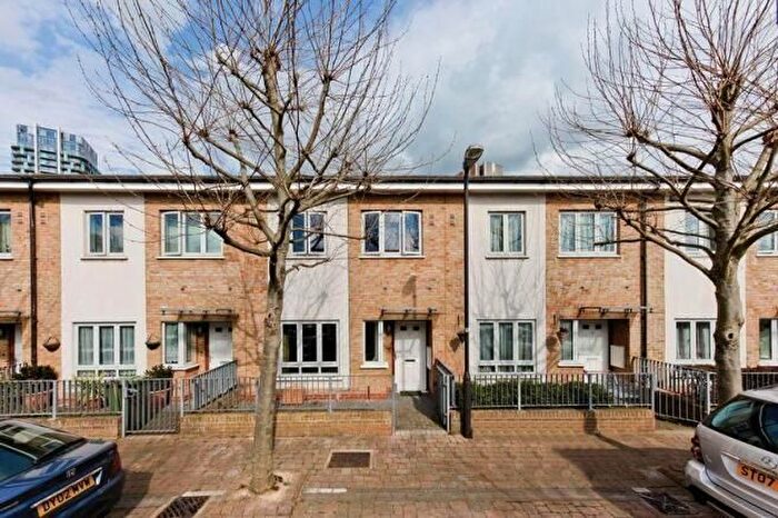 3 Bedroom Property To Rent In Yew Tree Close, London, SE13