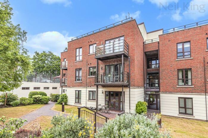 2 Bedroom Apartment To Rent In Tempus Court, - High Road, South Woodford, London, E18