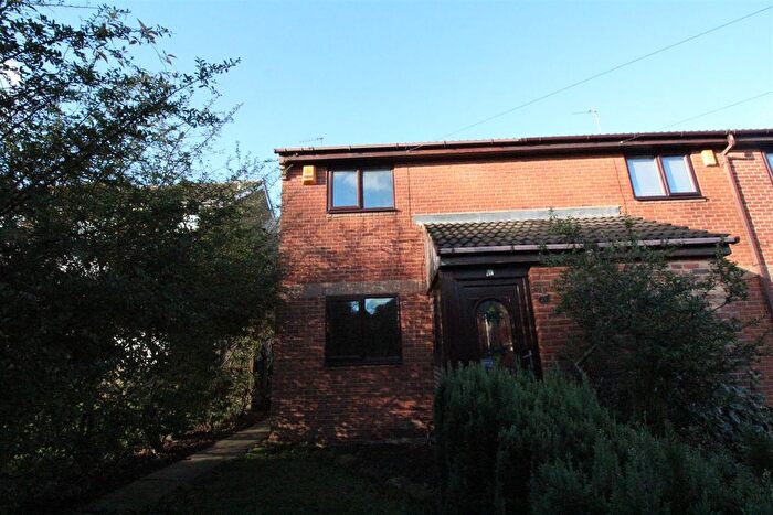 2 Bedroom Semi-Detached House To Rent In Topcliffe Grove, Morley, Leeds, LS27