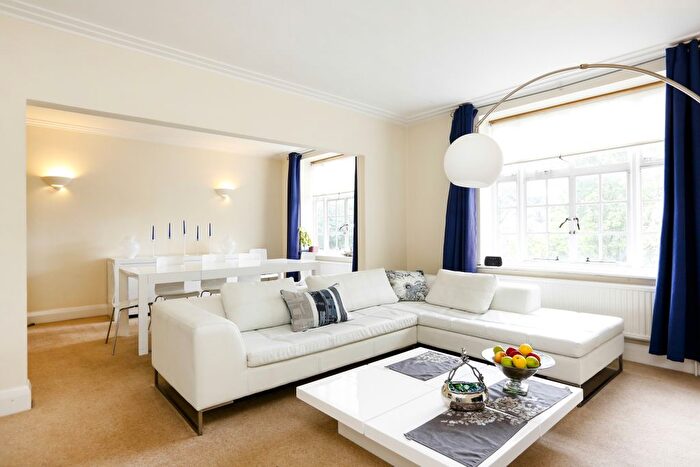3 Bedroom Flat To Rent In Richmond Hill, Richmond, TW10