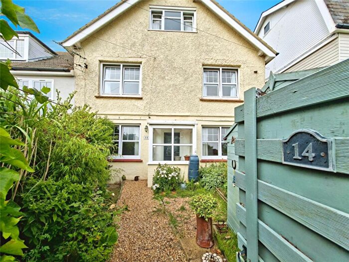 2 Bedroom Flat For Sale In Droveway Gardens, St. Margarets Bay, Dover, Kent, CT15