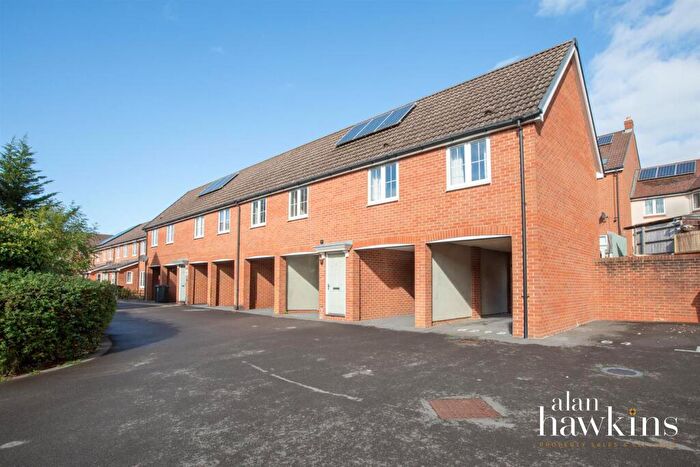 2 Bedroom Coach House For Sale In Beaufort Avenue, Royal Wootton Bassett, SN4