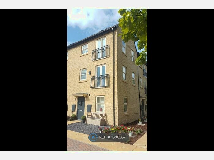 2 Bedroom Terraced House To Rent In Holts Crest Way, Leeds, LS12