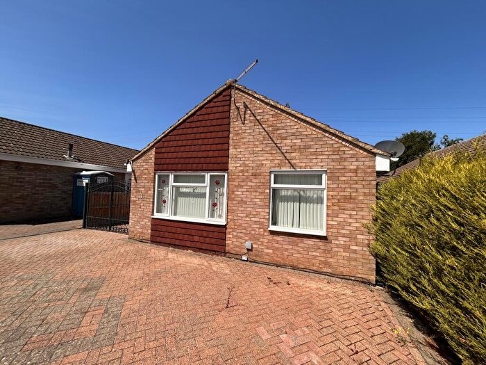 2 Bedroom Bungalow To Rent In Orwell Close, Bedford, MK41
