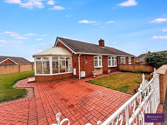 2 Bedroom Semi-Detached Bungalow For Sale In Farm Way, Darfield, Barnsley, S73