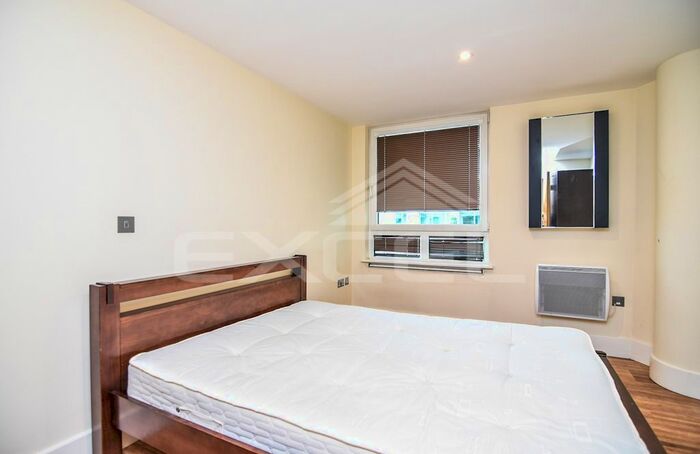 2 Bedroom Flat To Rent In Hamiliton House, St George Wharf, Lambeth, SW8