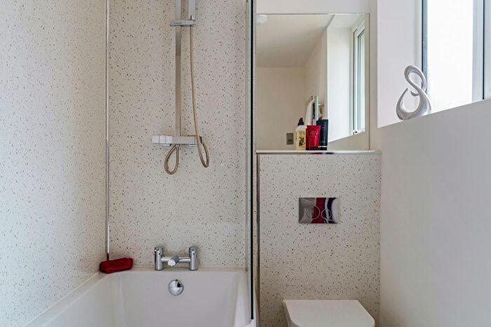 2 Bedroom Flat To Rent In Clarendon Street, Leamington Spa, CV32