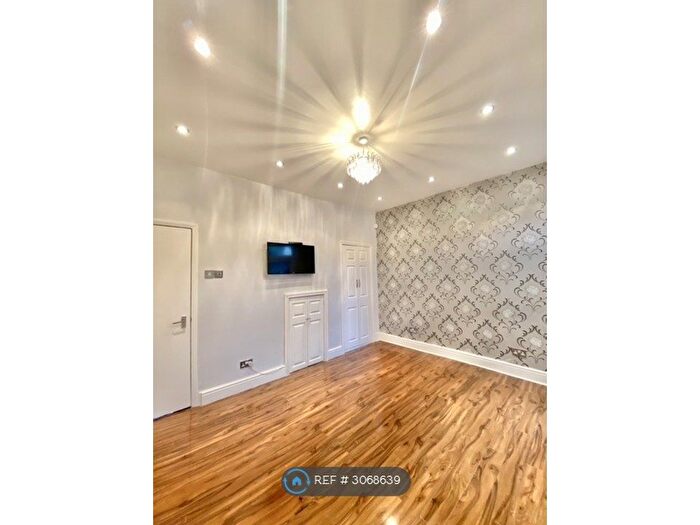 4 Bedroom Terraced House To Rent In Hollybush Street, London, E13