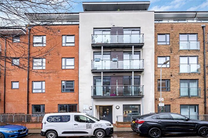 1 Bedroom Apartment For Sale In Cherrywood Lodge, Birdwood Avenue, London, SE13