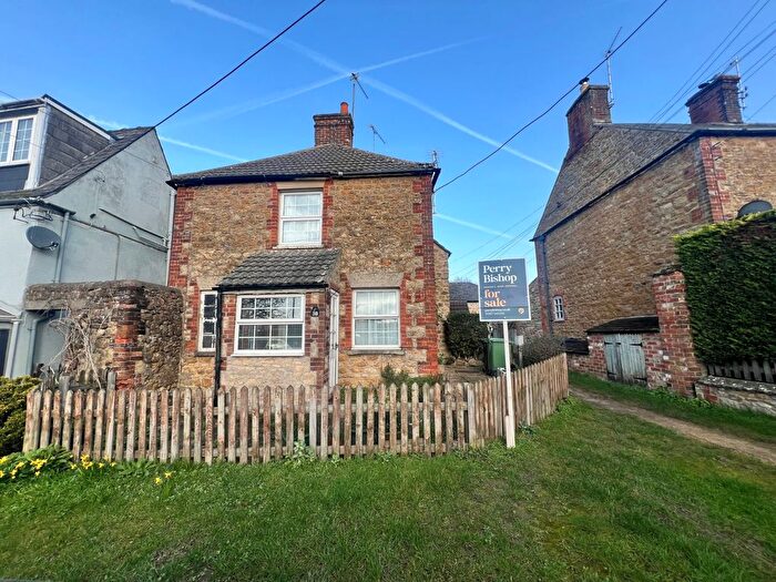 2 Bedroom Semi-Detached House For Sale In Lechlade Road, Faringdon, Oxfordshire, SN7